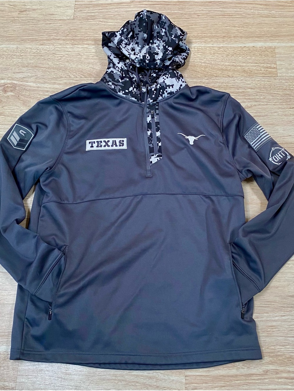 Texas Longhorns Hoodie Men’s L Grey / Camo 1/4 Zip OHT Military Appreciation Top